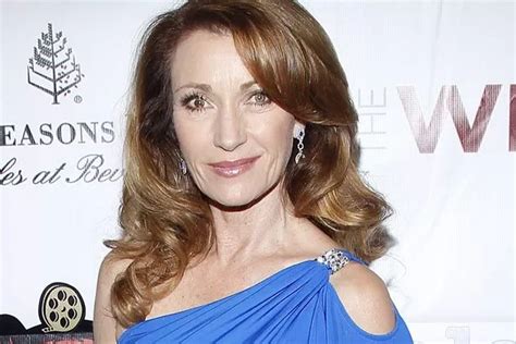 Jane Seymour, 67, STRIPS for Playboy as she becomes oldest。